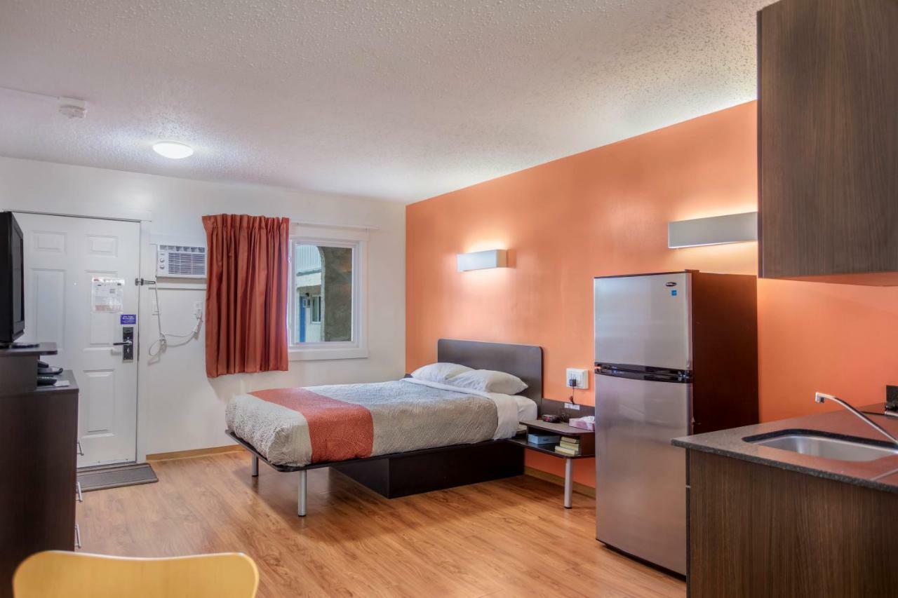 Motel Bo-Camrose, Ab Εξωτερικό φωτογραφία