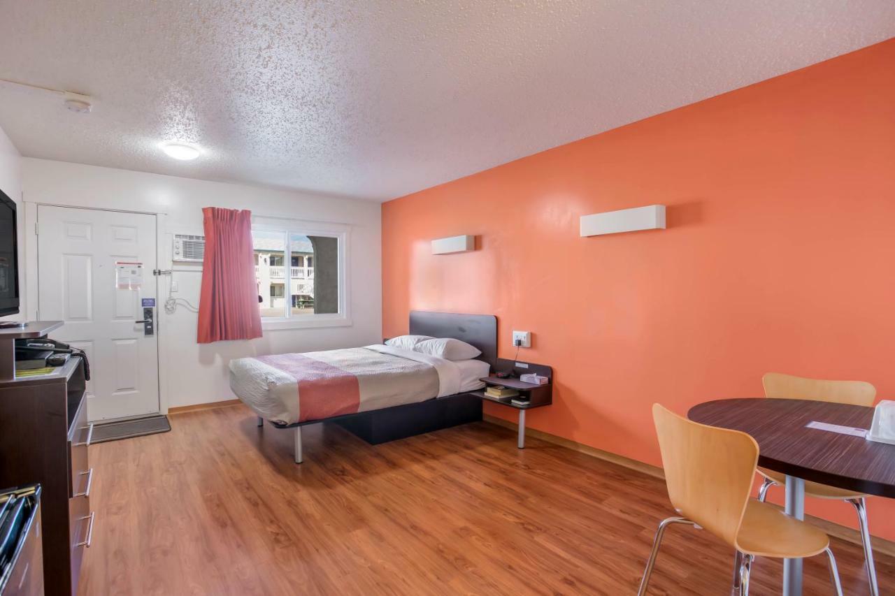 Motel Bo-Camrose, Ab Εξωτερικό φωτογραφία